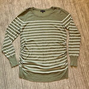 Green and white striped light sweater for maternity wear